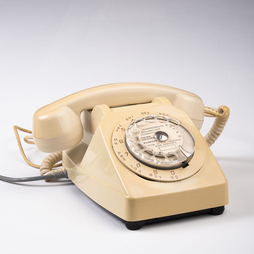Téléphone   Anonyme  1970 ( Inconnu)