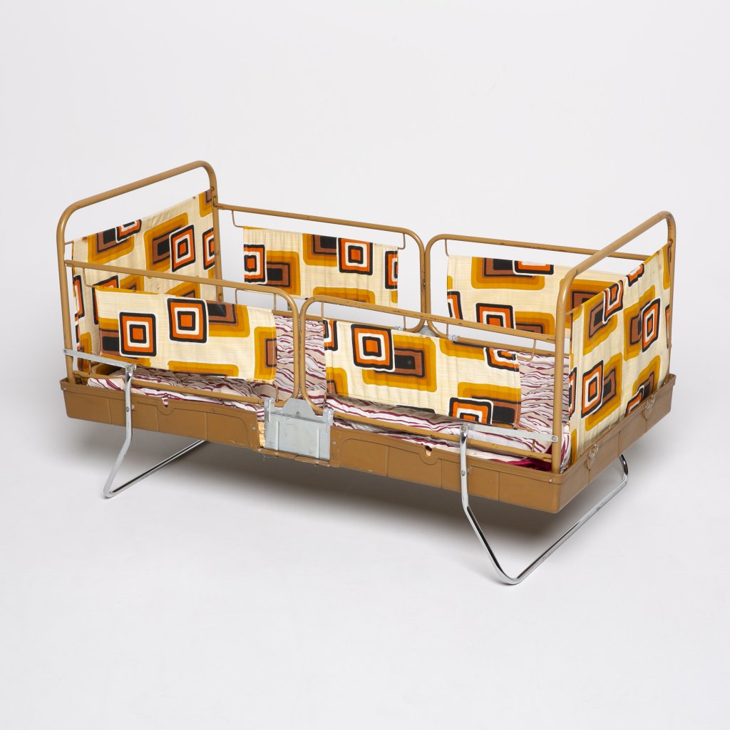 Lit Anonyme  1970 ( Inconnu)