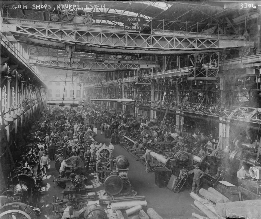 Une usine d’armement Krupp, symbole du capitalisme rhénan (1917) © DR 